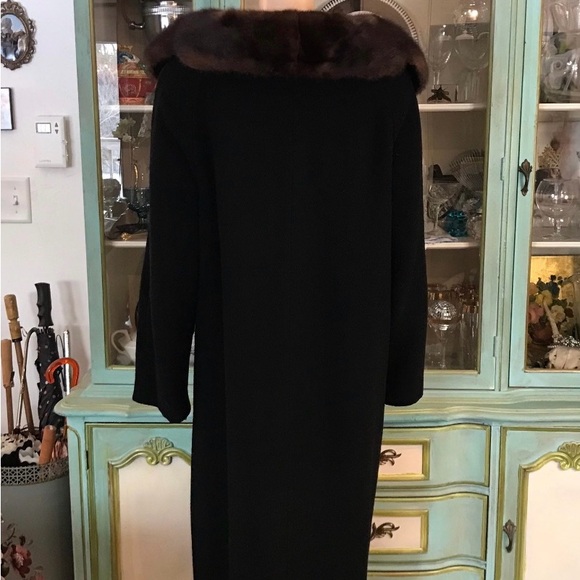 Vintage fur collar coat. Not perfect. - Picture 7 of 7